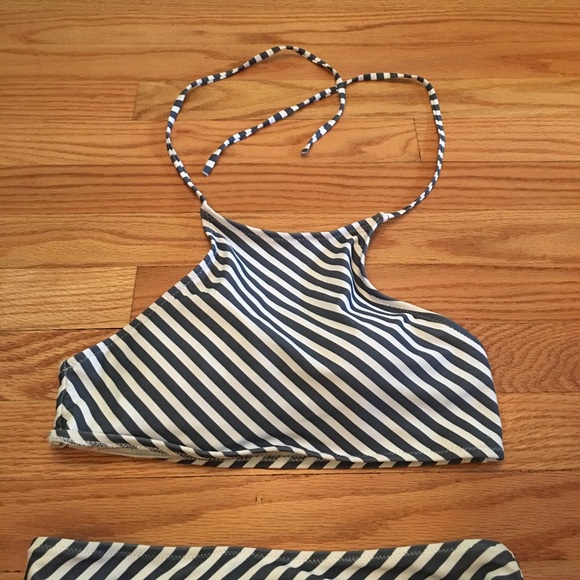 Bikini - Picture 3 of 3