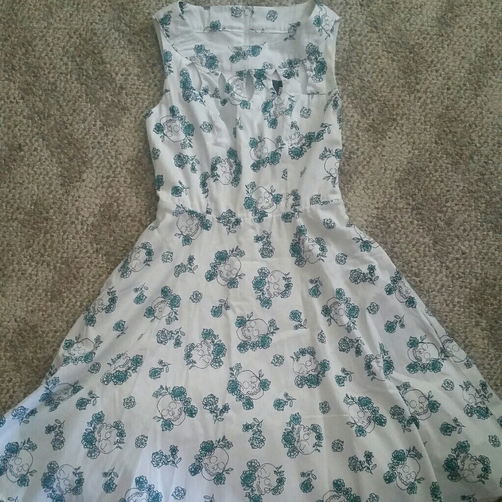 Hot Topic Skull and roses dress NWT