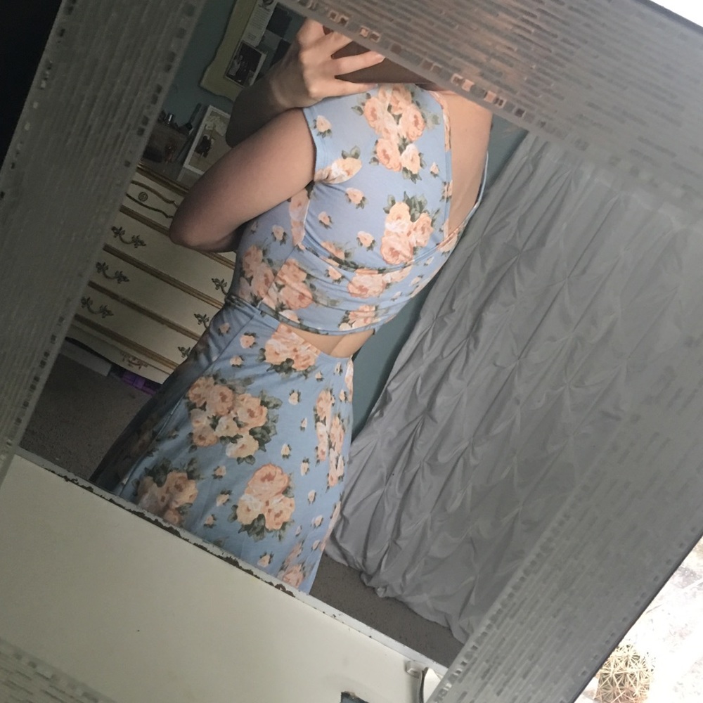 floral dress w/ cutout back