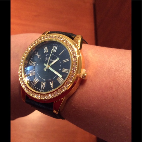 💙 Gorgeous Black Watch NEW 💙 - Picture 5 of 7