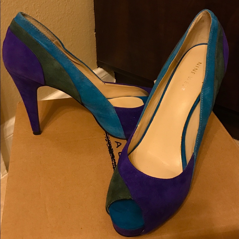 Nine West NWOT Size 8.5M Suede material