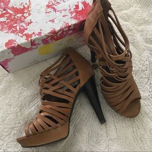 Neutral platform pumps