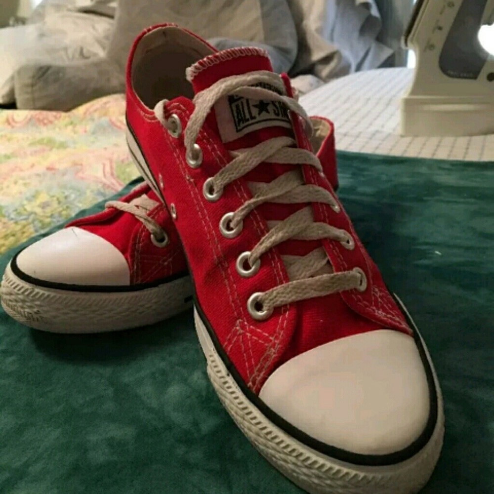 Red converse size 6 mens 7.5 womens
