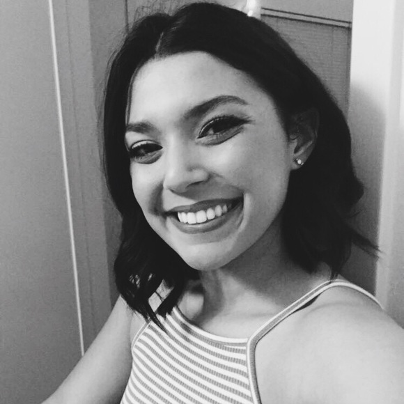 Meet your Posher, Ariana - Picture 1 of 1