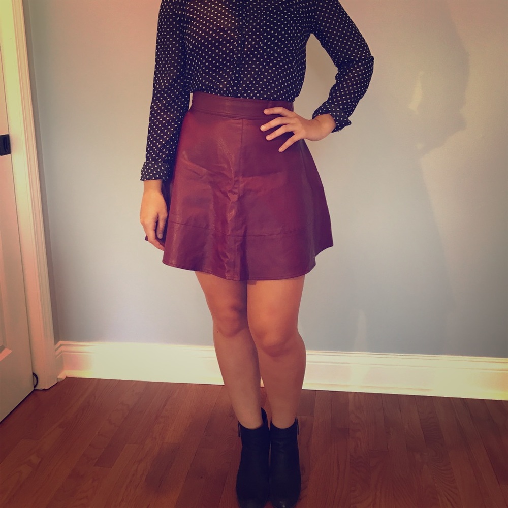 HOT Marrooon faux leather skirt!