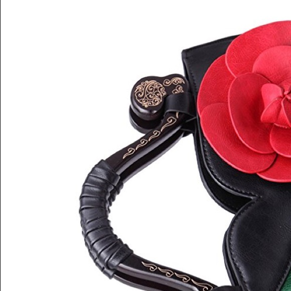 ๐ Unique Black Flower Purse - Picture 4 of 8