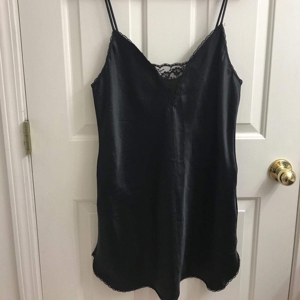 Black lace slip dress 👗✨