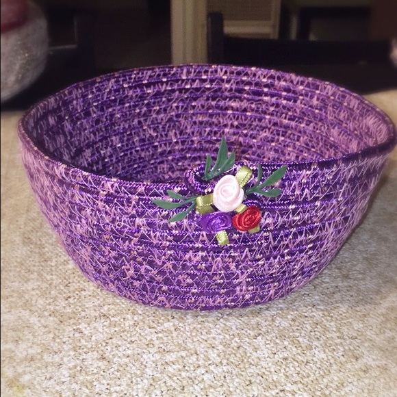 Handmade basket - Picture 1 of 3