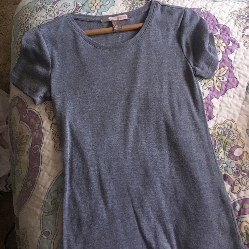 Plain gray t-shirt