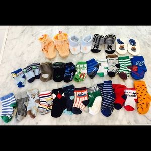 ✨Lot 27 of Baby Boy Socks and Booties✨
