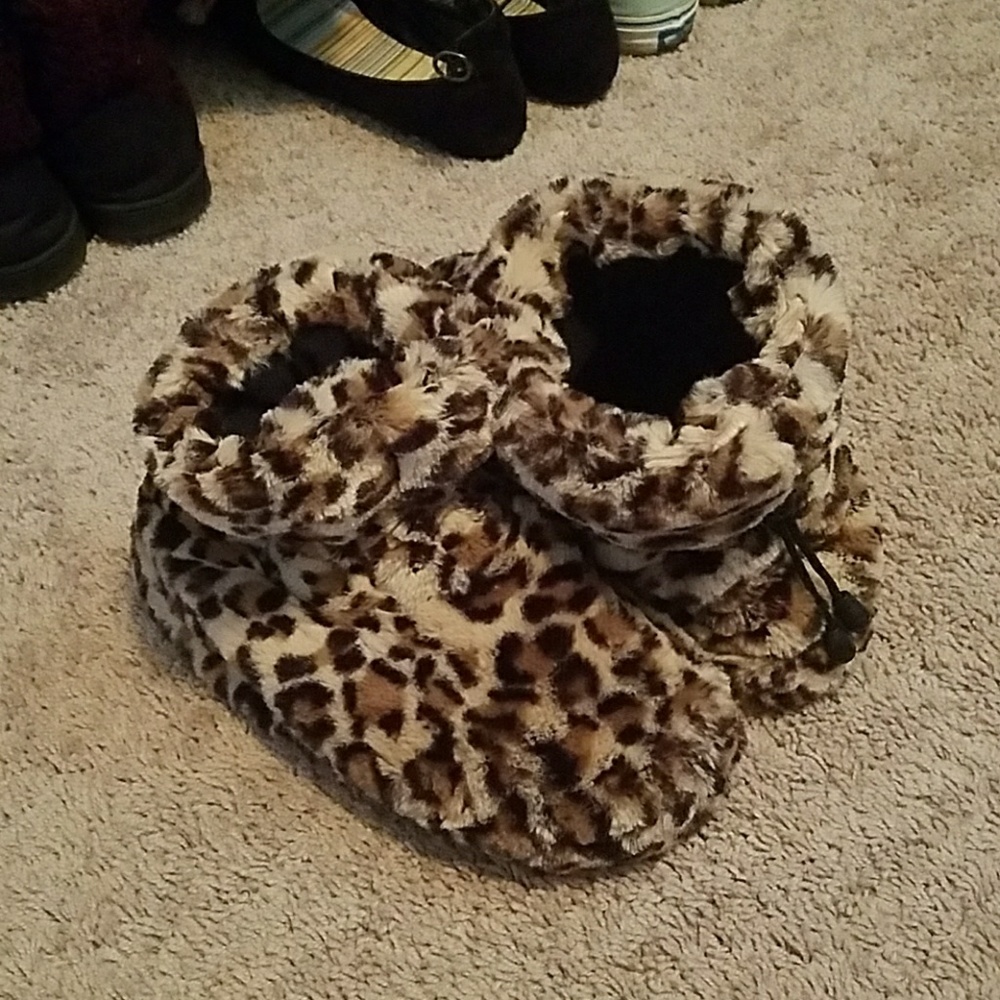 Cozy massaging slippers vibrates