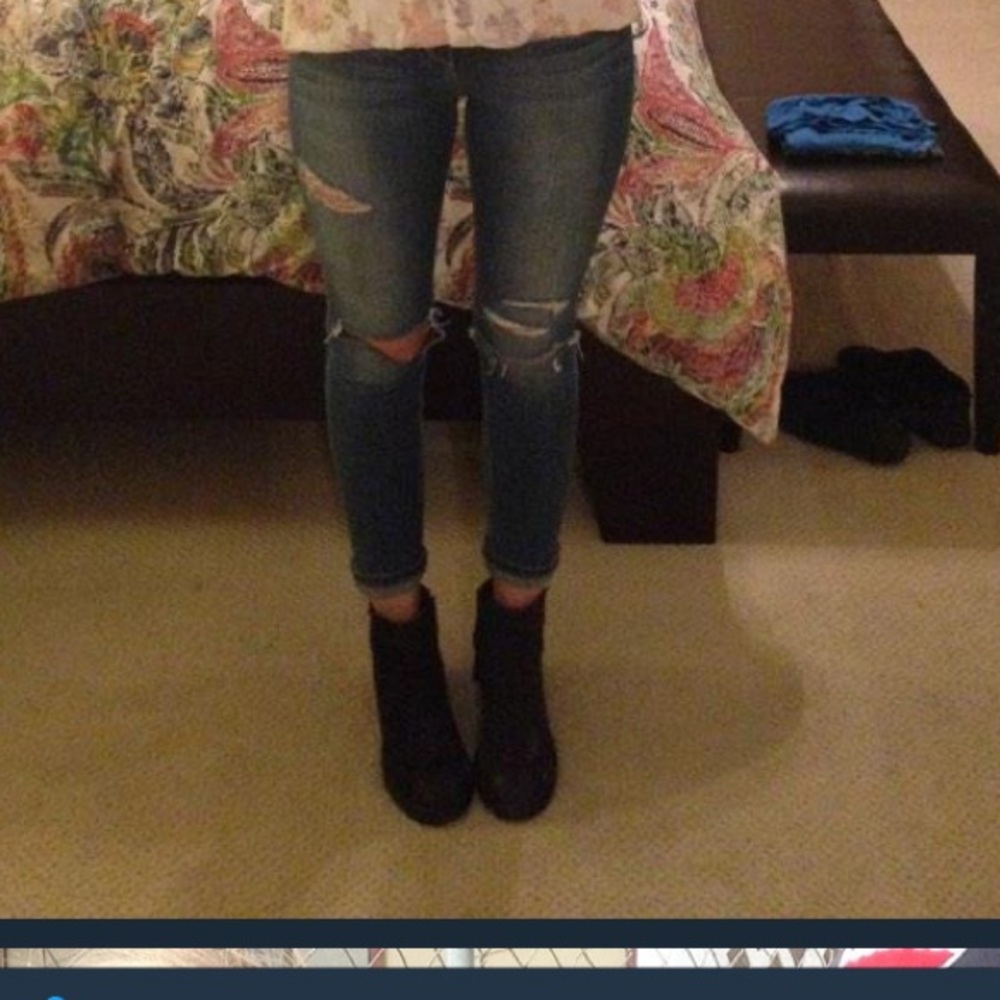 Ripped light-wash authentic Joe's Jeans capris
