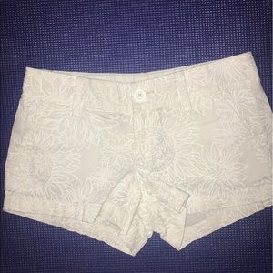 Walsh Short, Lion in the Sun Resort White