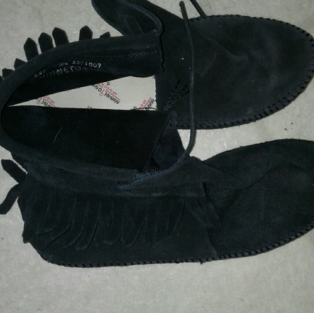 Minnetonka fringe booties