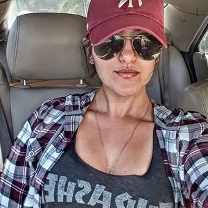 Meet your Posher, Grexia