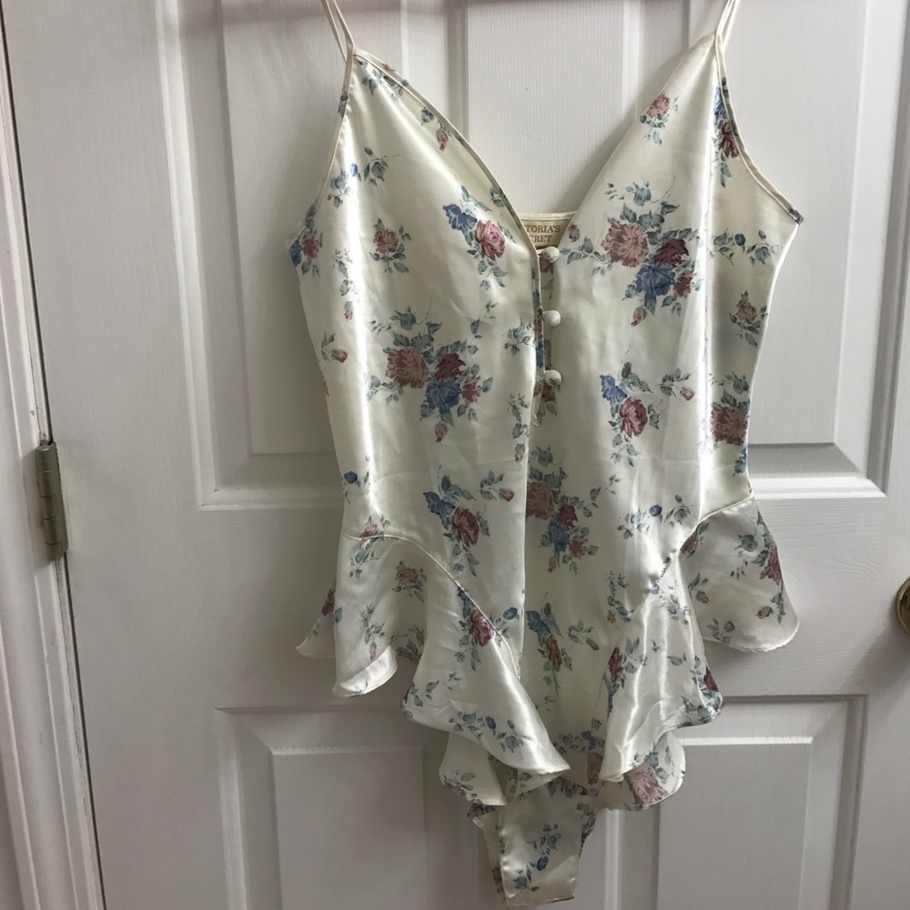 Vintage Victoria Secret bodysuit ✨✨🌸🌻