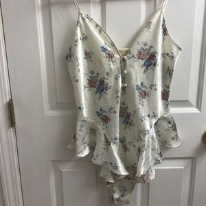 Vintage Victoria Secret bodysuit ✨✨🌸🌻