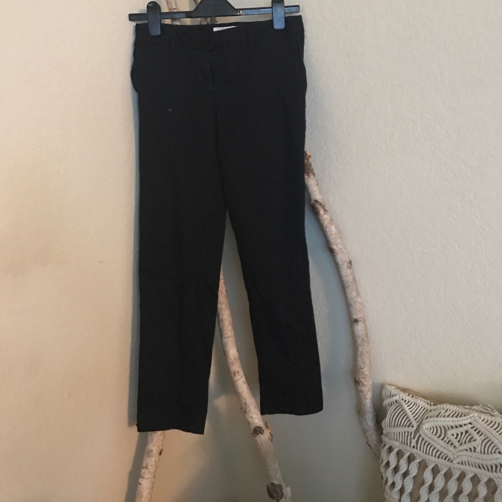 Black slim crop perfect w house, shirt, blazer