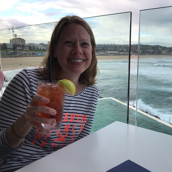 Meet your Posher, Janelle - Picture 4 of 4