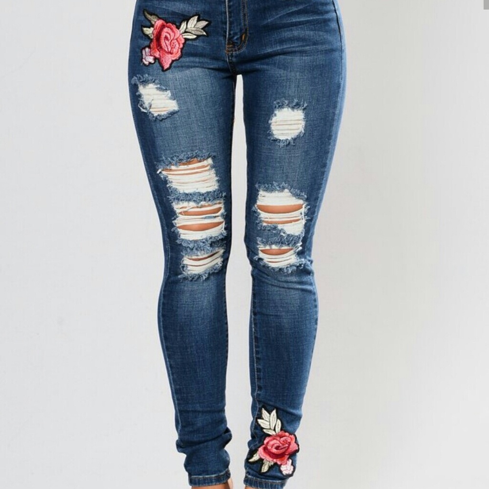 🆕✨🌹 SALE!! Fashion Nova Rose Embroidered Jean