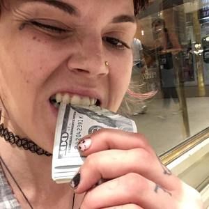 Meet your Posher, Lynn