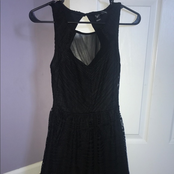 Simple Back Dress - Picture 2 of 3