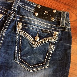 Signature cuffed capri miss me's