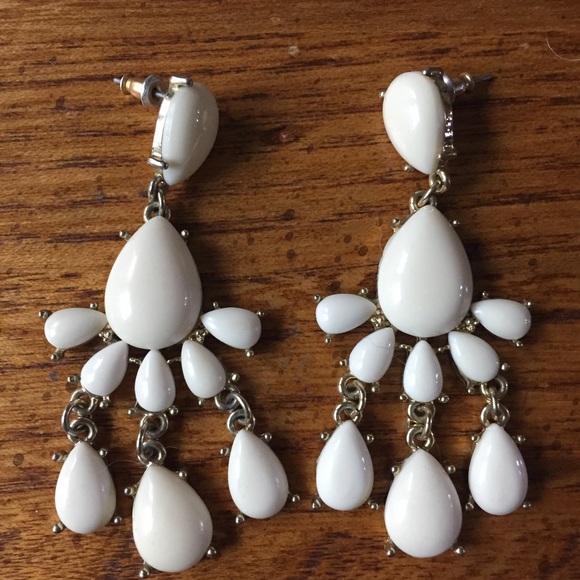 Jewelry - 💍2 for $10/Off-White Statement Earrings