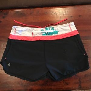 Lululemon Size 8 run shorts wet dry warm