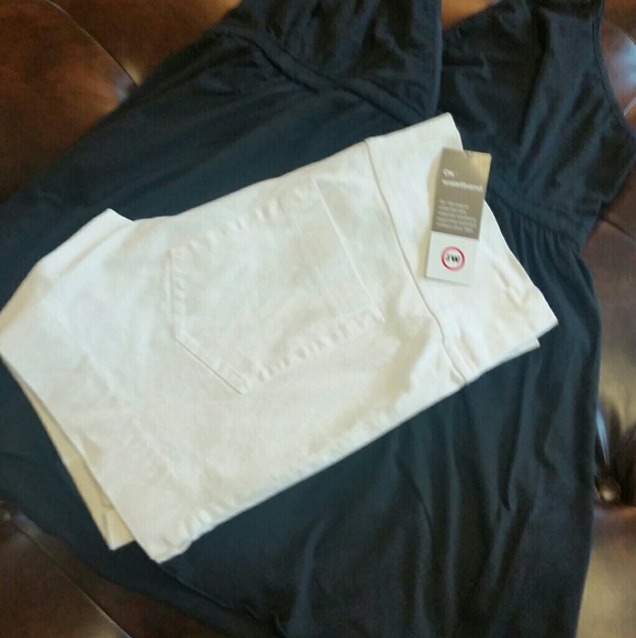 NEW Japanese Weekend Maternity Shorts Medium - Picture 2 of 4