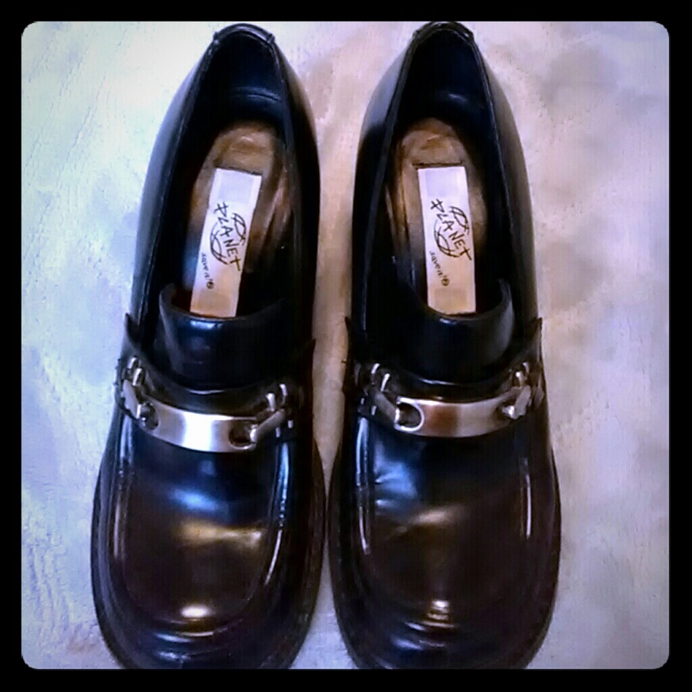 Women's leather upper with silver buckle shoes