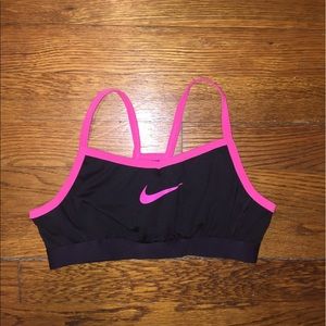 black and pink nike sports bra