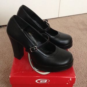 Black Maryjane Heels