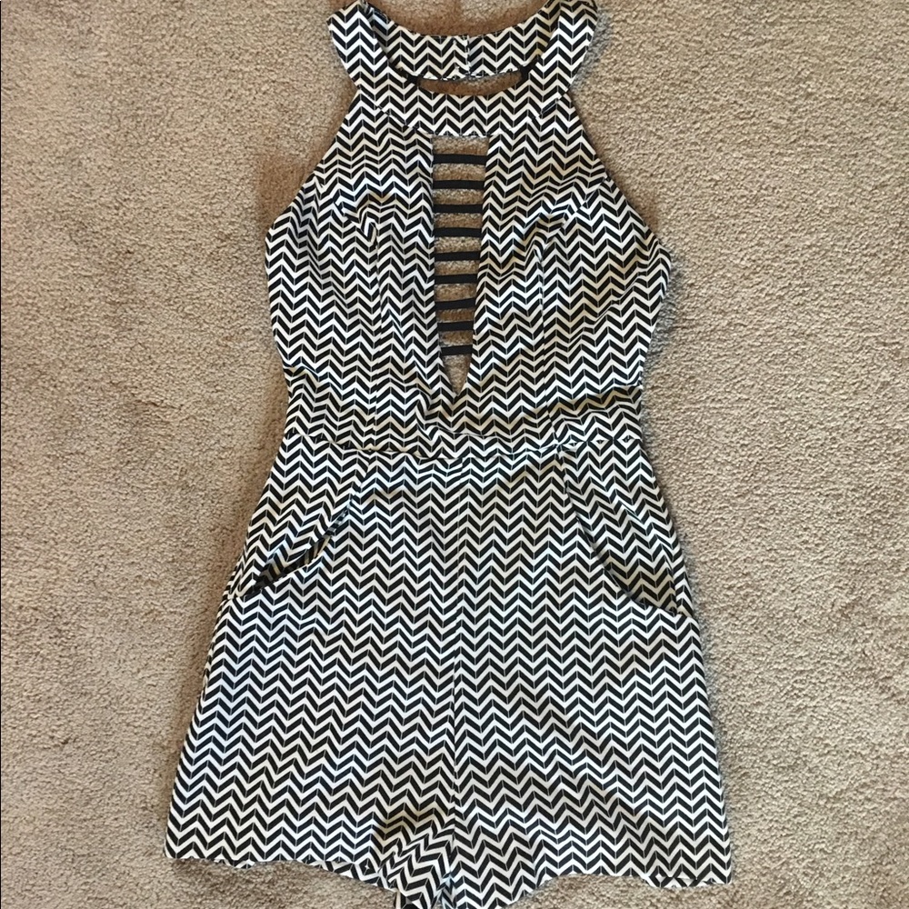 Hot Miami Styles Black Ivory Chevron Print Romper