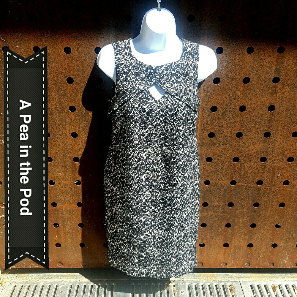 A Pea in the Pod Keyhole cut-out maternity dress