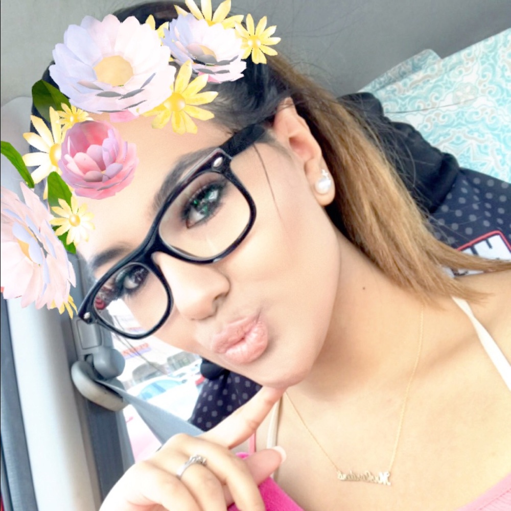 Meet your Posher, Liana