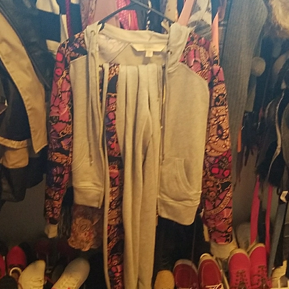 Sweat outfit sweater with the sweatpants zip up