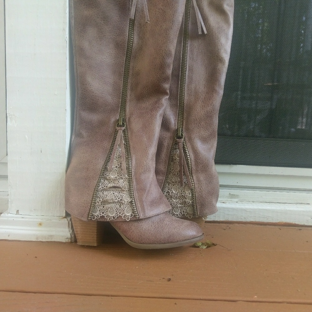 Women's knee-high boots