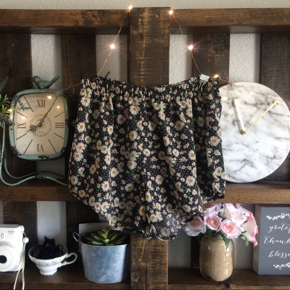 Flowy daisy purple shorts!!