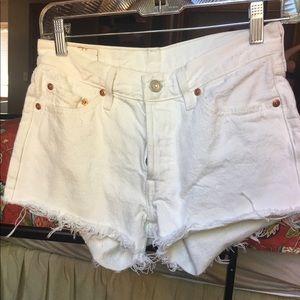 Levi cutoff white shorts