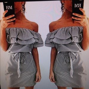 New!!!💕Off Shoulder Striped Ruffles Dress