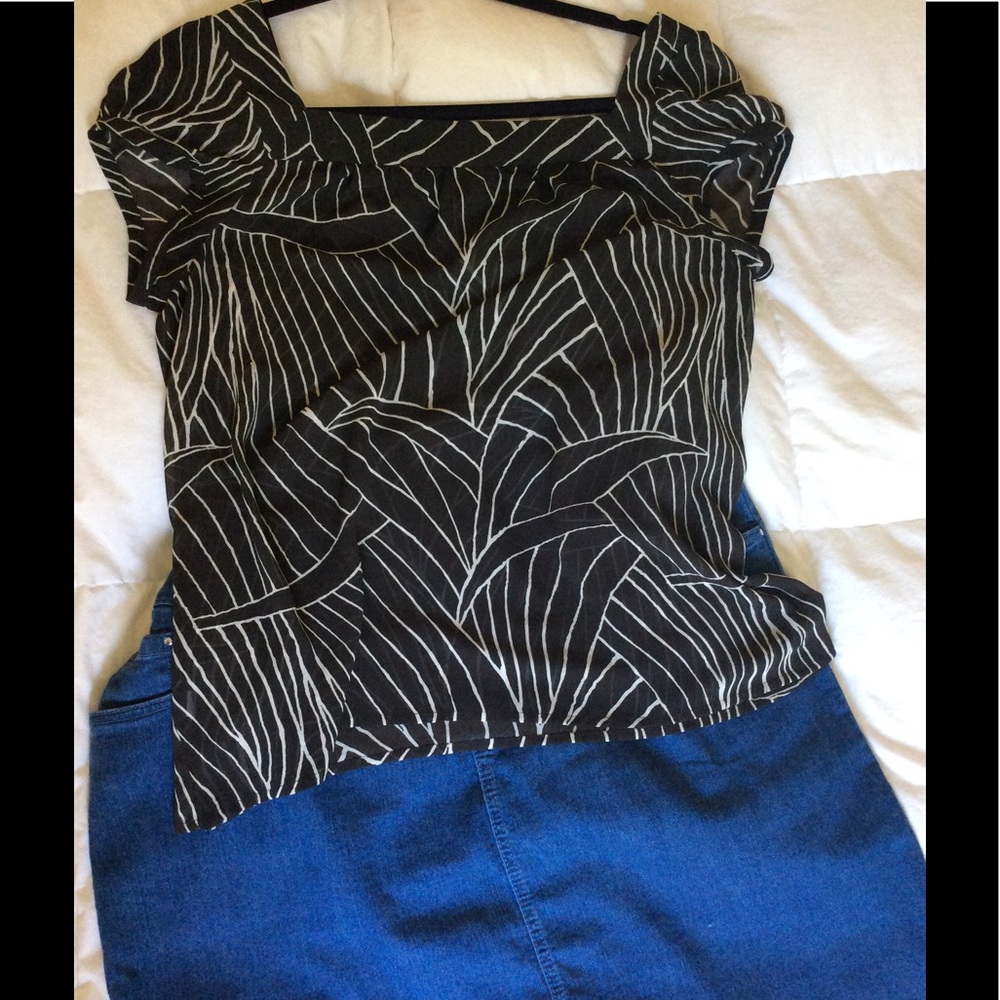 $ 6 ANN TAYLOR, Brown top, chic, sheer! Sz LP