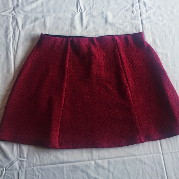 H&M brand new maroon textured skirt - Picture 1 of 4