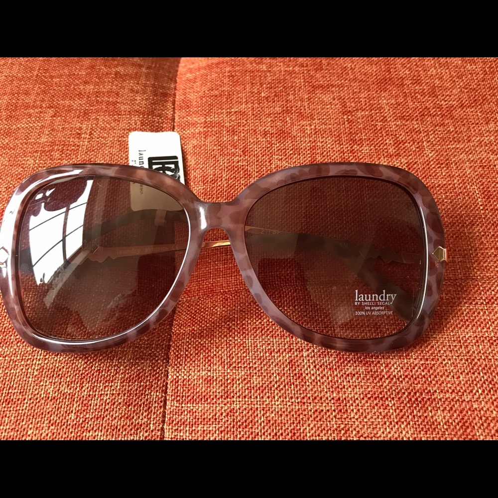 💥WEEK  SALE💥Laundry sunglasses.
