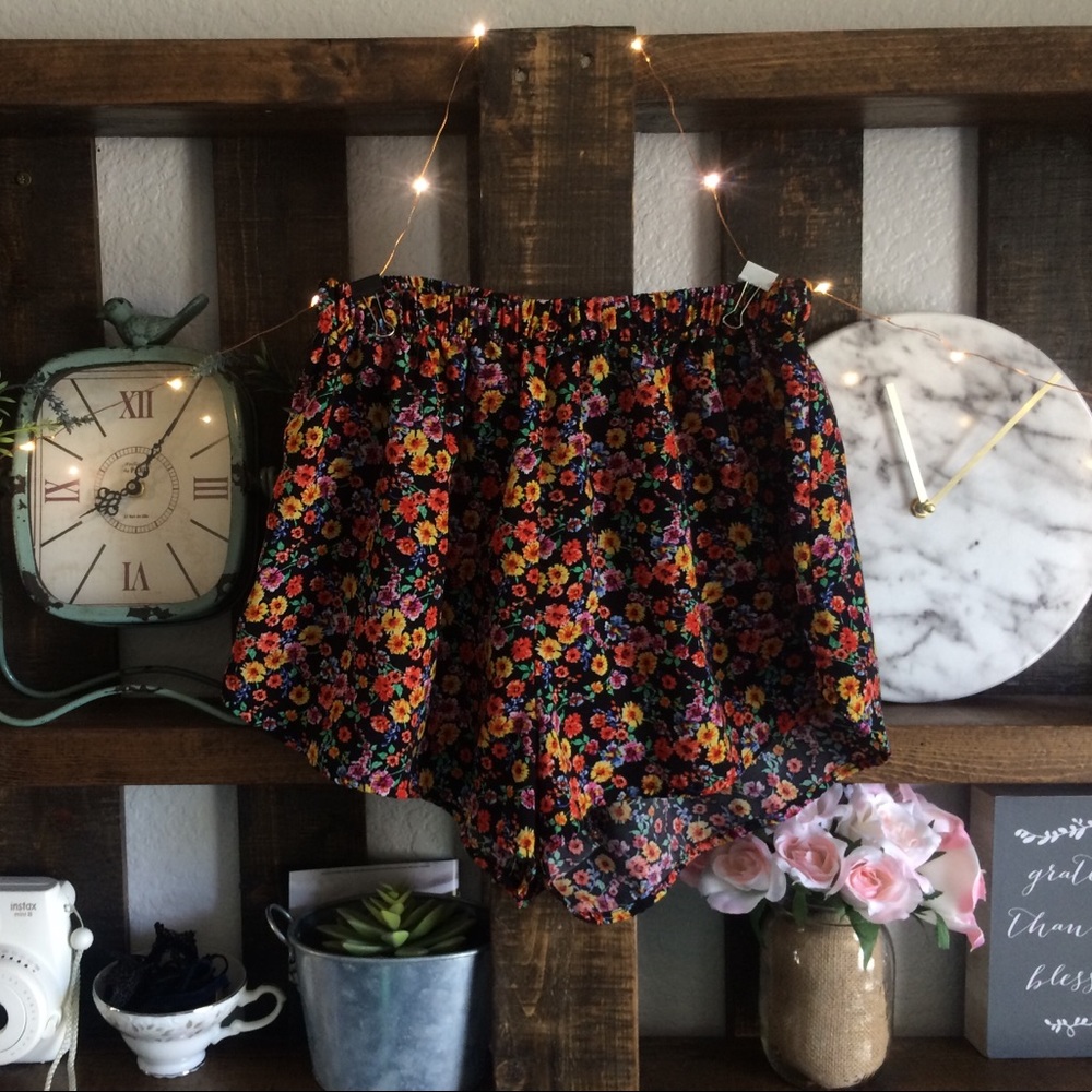 Multi colored floral shorts🌼🌸💐