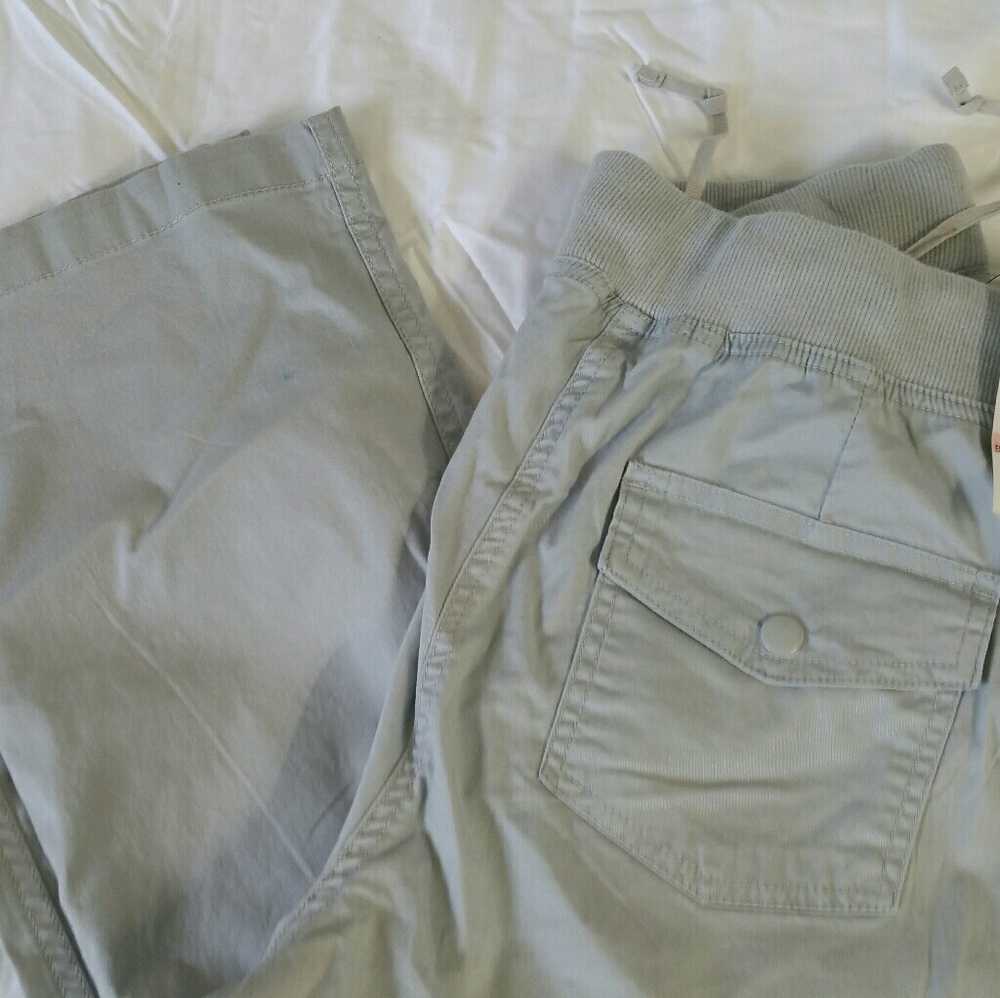 NWTJones New York Cargo pants with Elastic waist.