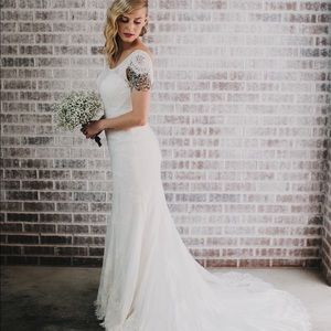 Lace wedding dress
