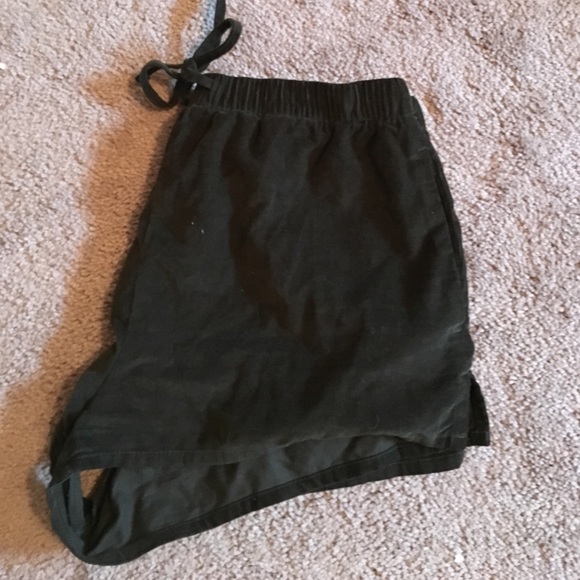 Velvet green shorts - Picture 1 of 4
