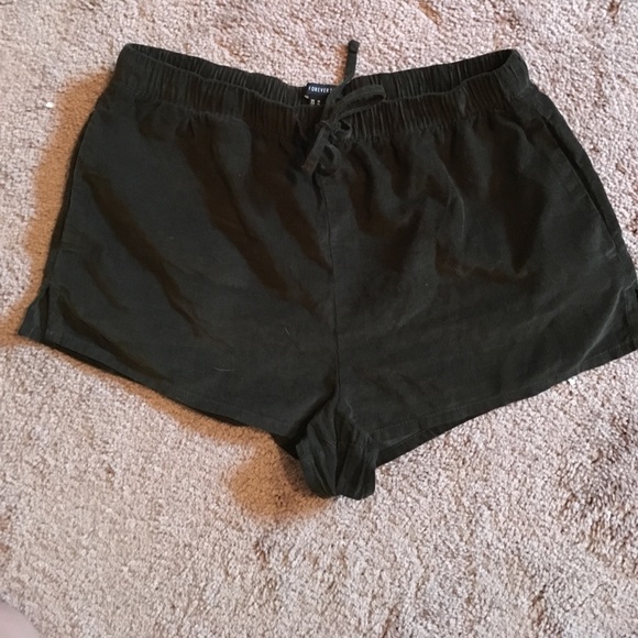 Velvet green shorts - Picture 2 of 4
