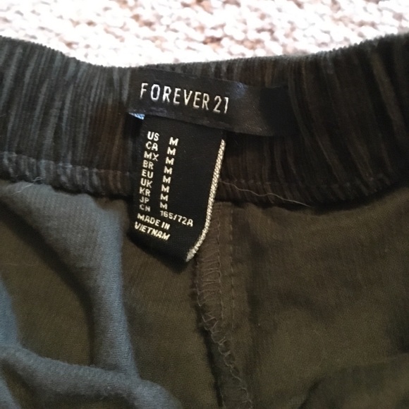 Velvet green shorts - Picture 3 of 4